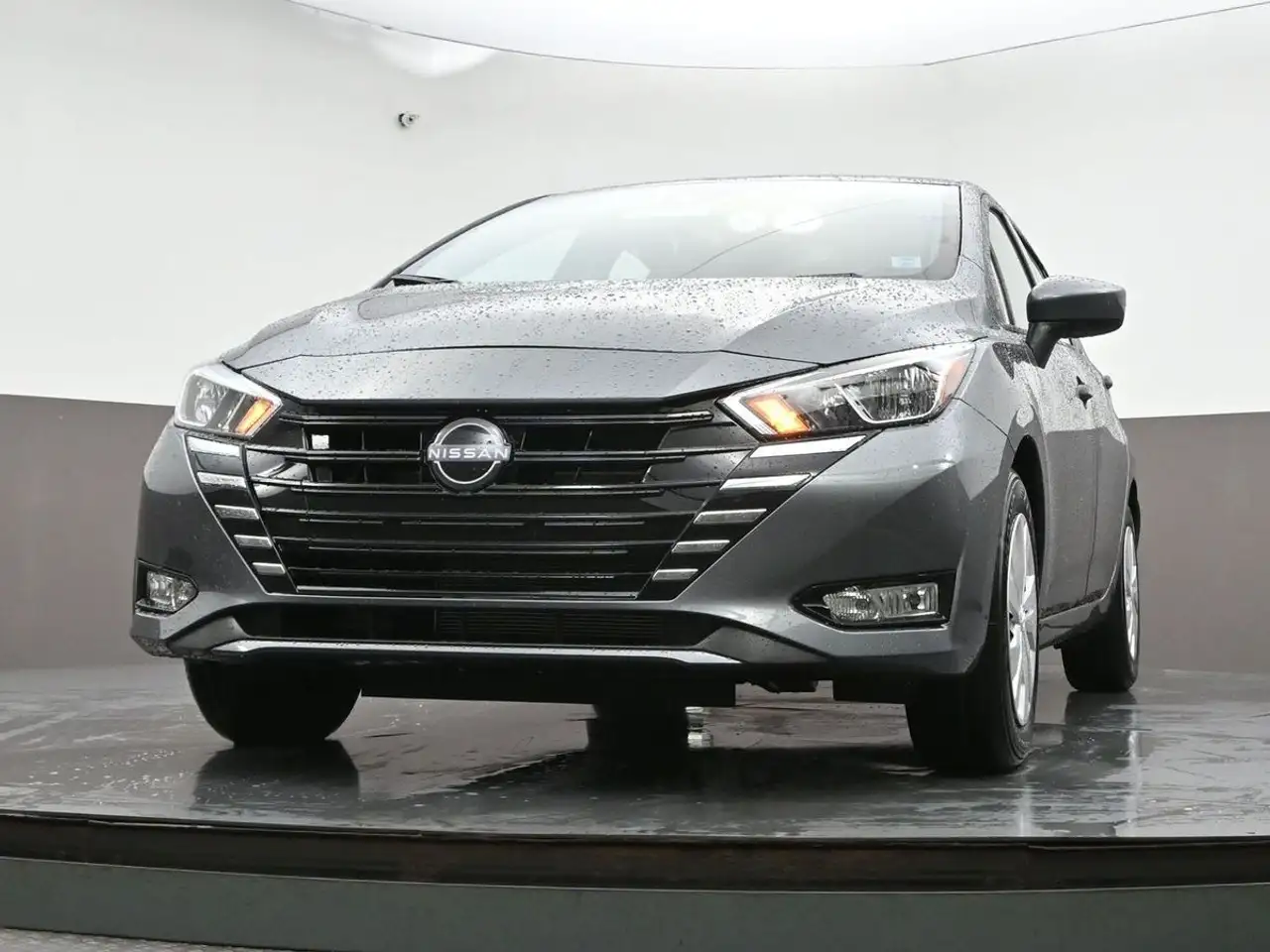 Nissan Versa снимка Nissan Versa