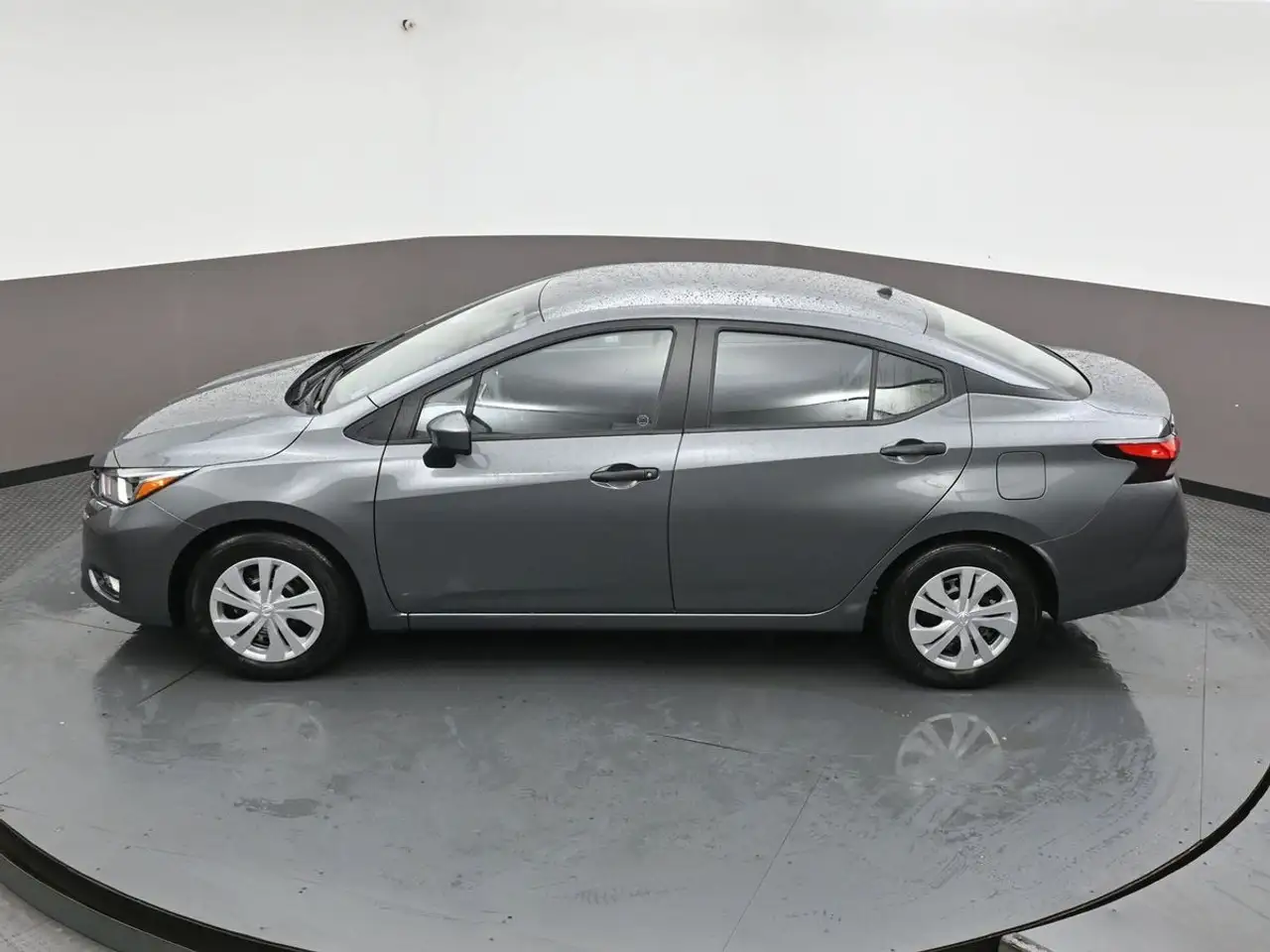 Nissan Versa снимка Nissan Versa