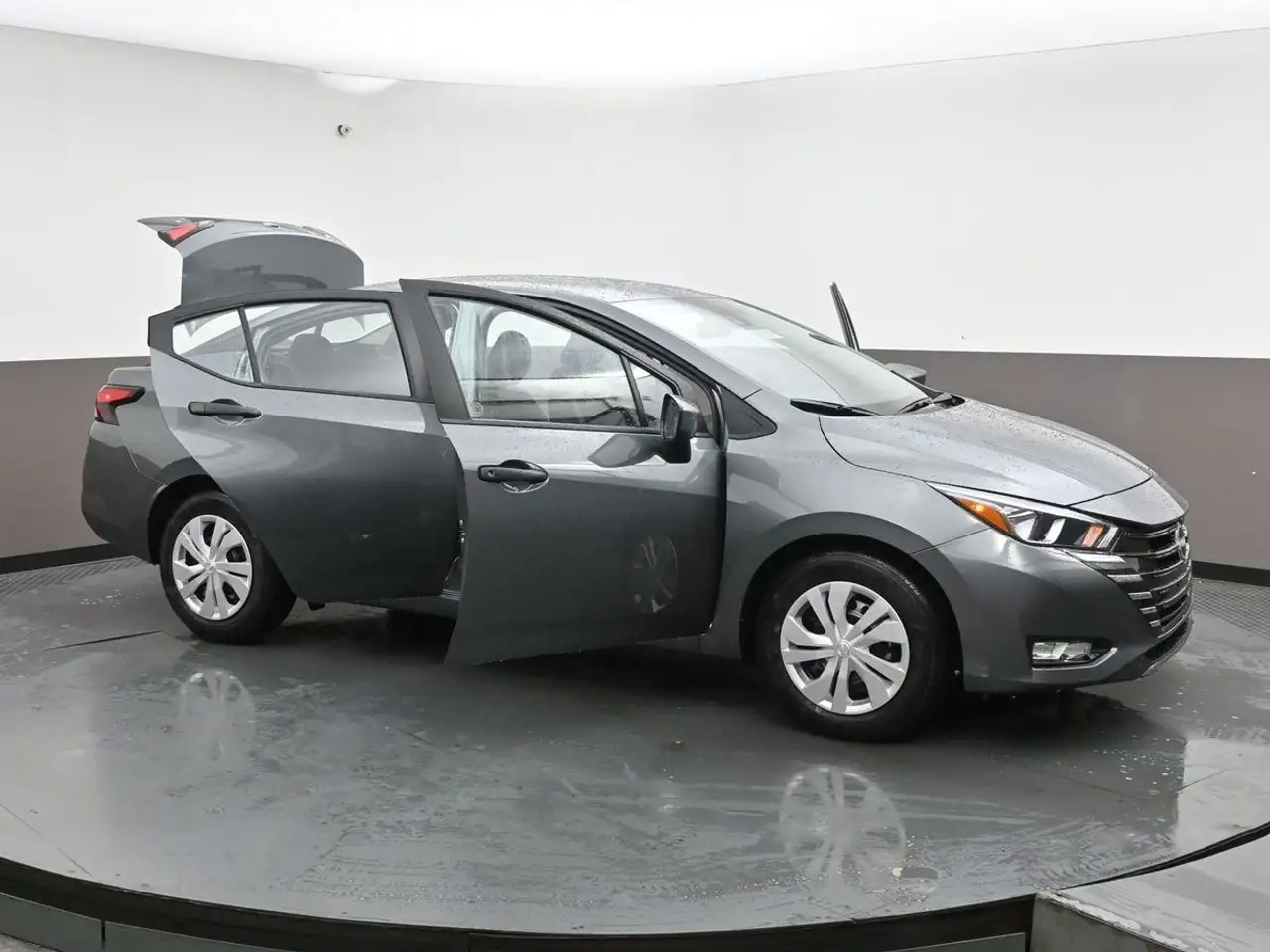 Nissan Versa снимка Nissan Versa