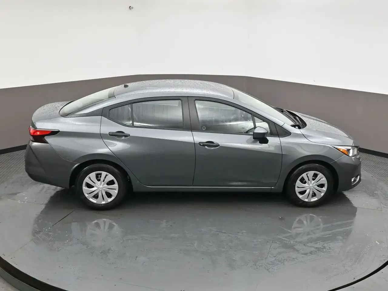 Nissan Versa снимка Nissan Versa