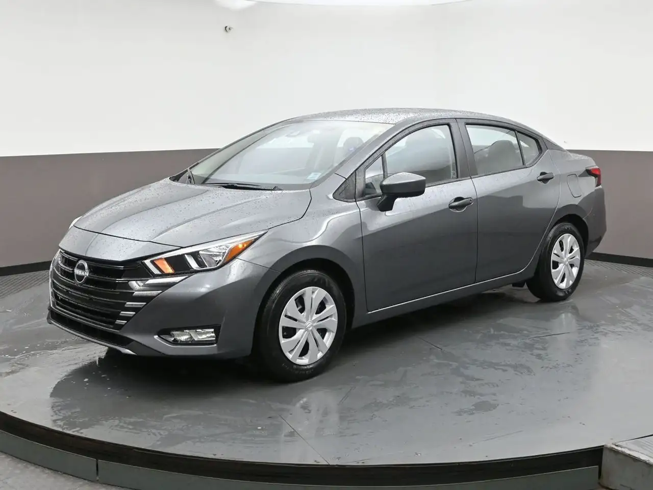 Nissan Versa снимка Nissan Versa