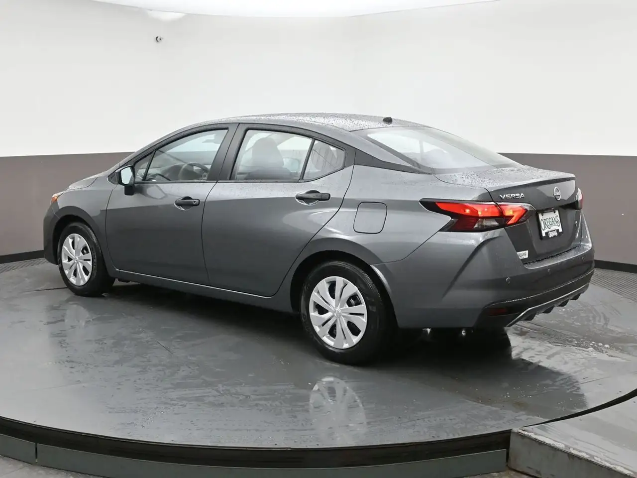 Nissan Versa снимка Nissan Versa