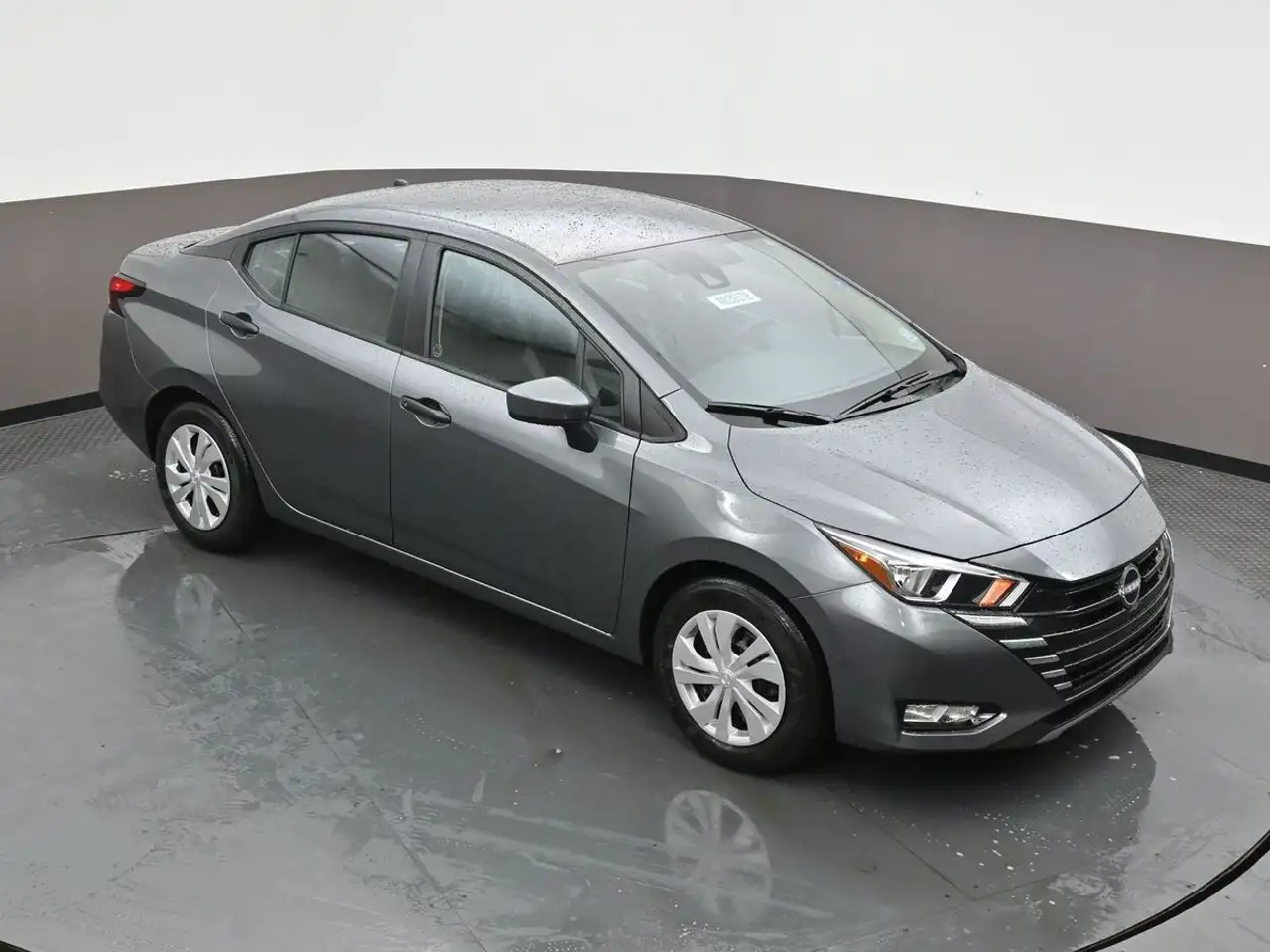 Nissan Versa снимка Nissan Versa