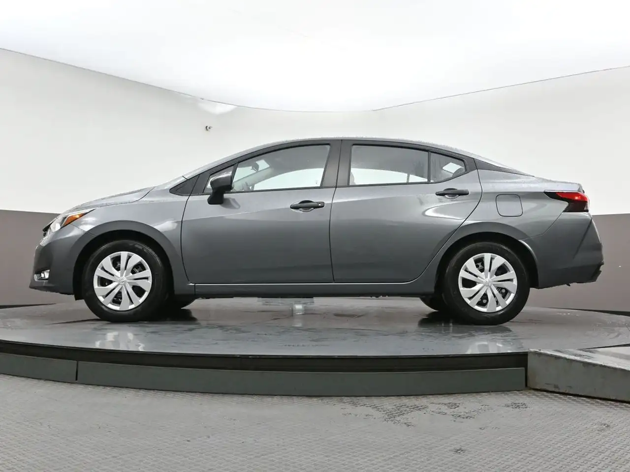 Nissan Versa снимка Nissan Versa