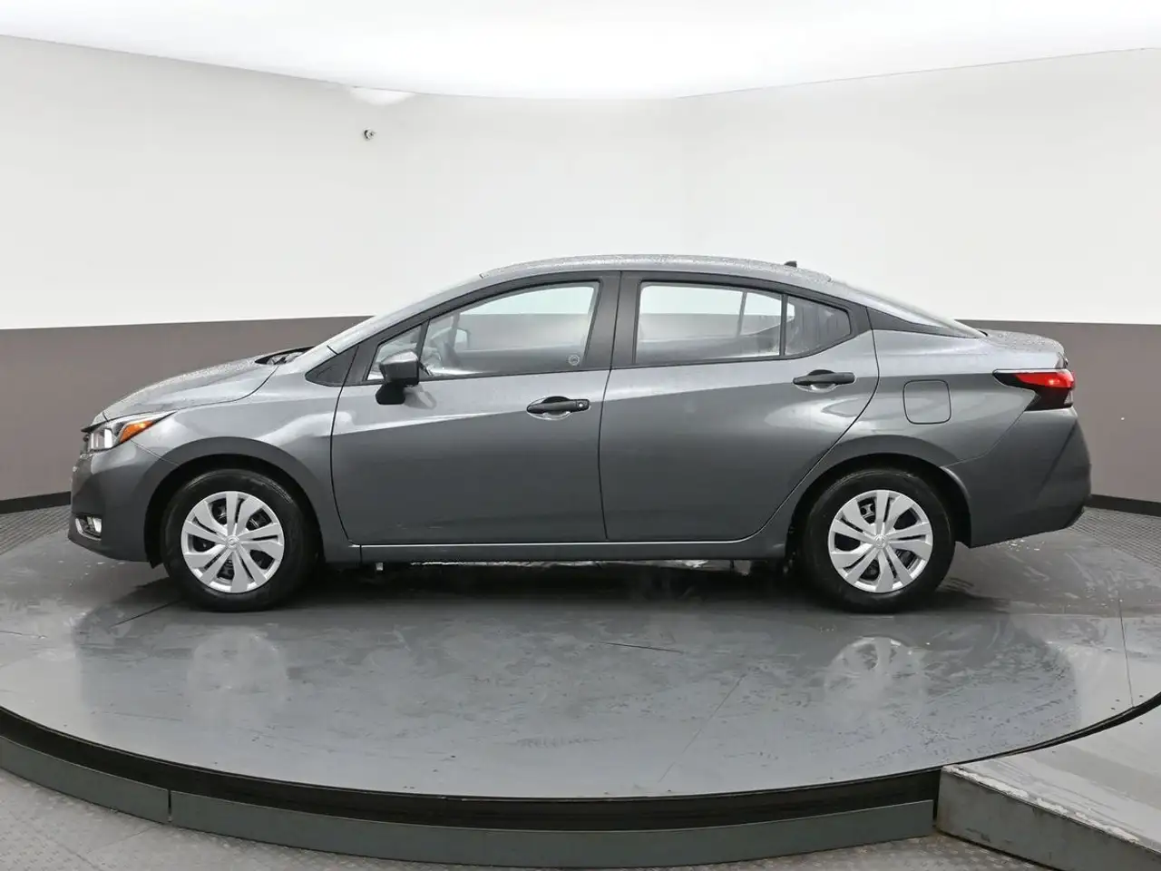 Nissan Versa снимка Nissan Versa