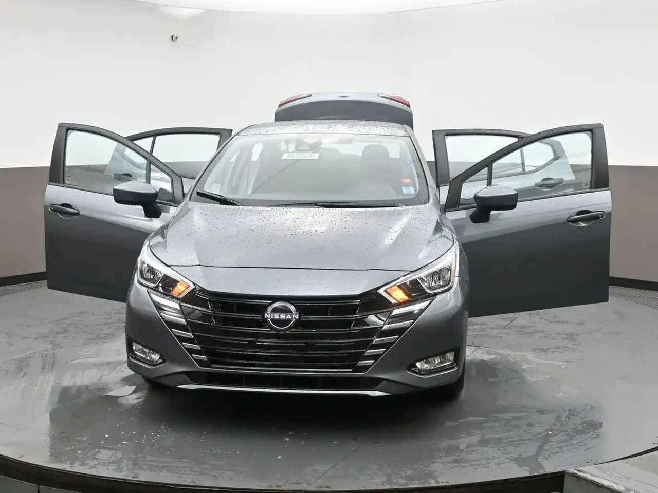 Nissan Versa снимка Nissan Versa