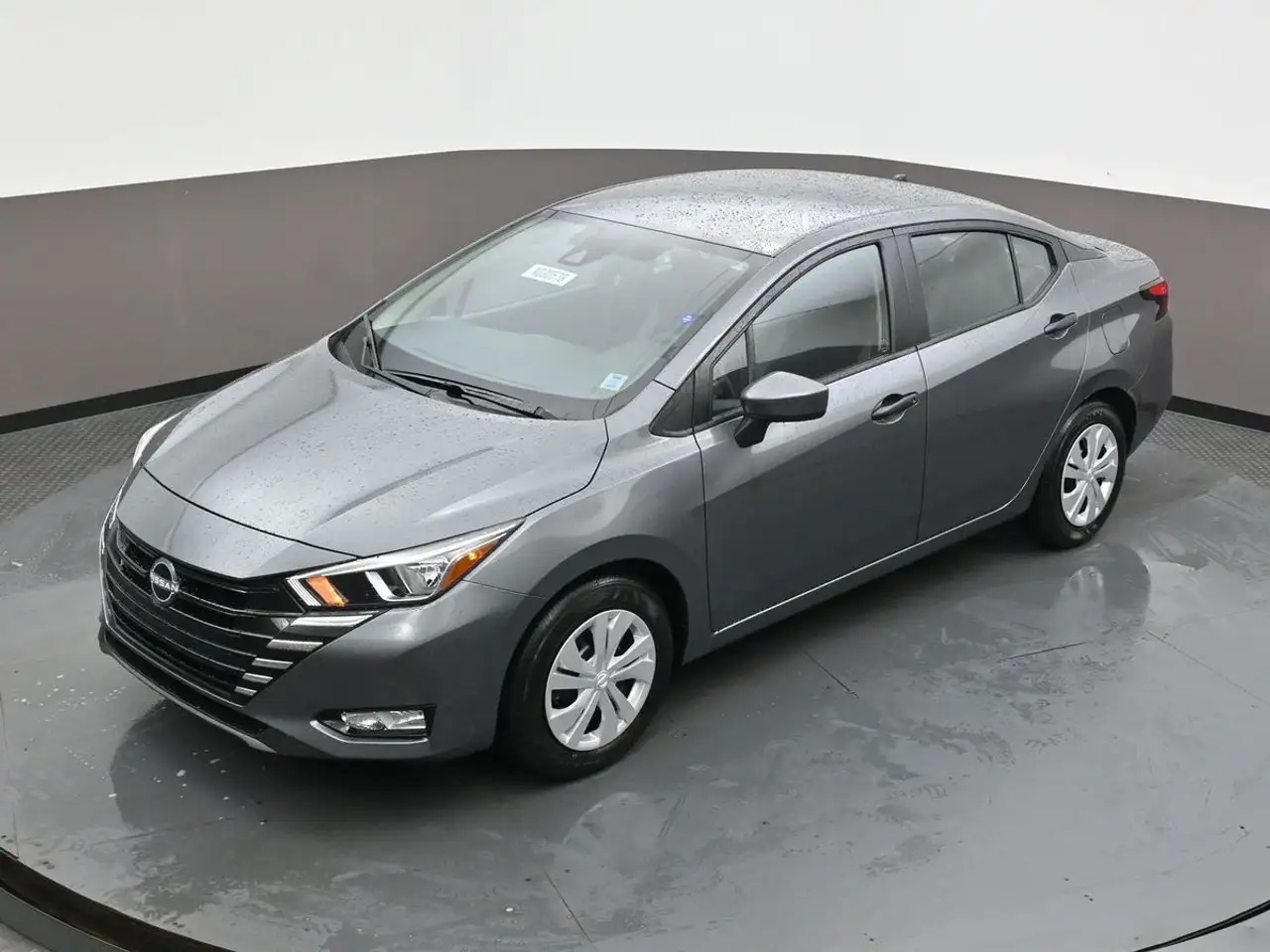 Nissan Versa снимка Nissan Versa