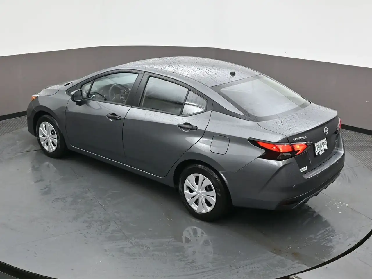 Nissan Versa снимка Nissan Versa