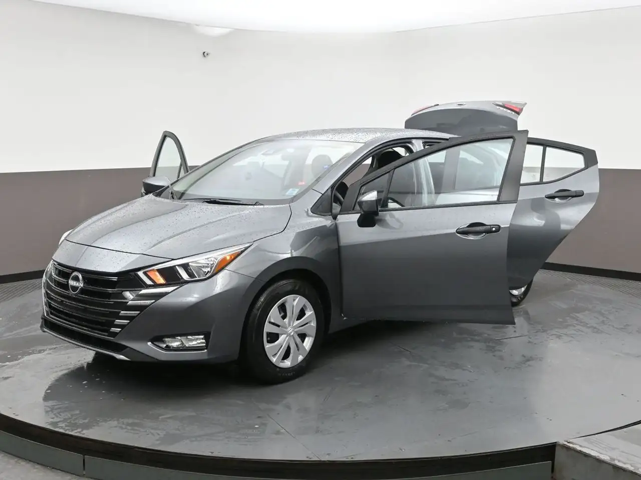 Nissan Versa снимка Nissan Versa
