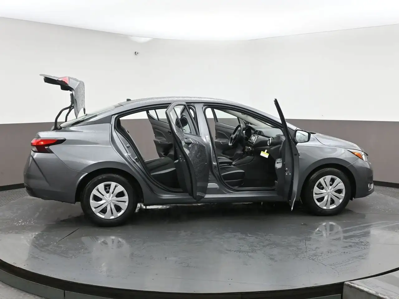 Nissan Versa снимка Nissan Versa
