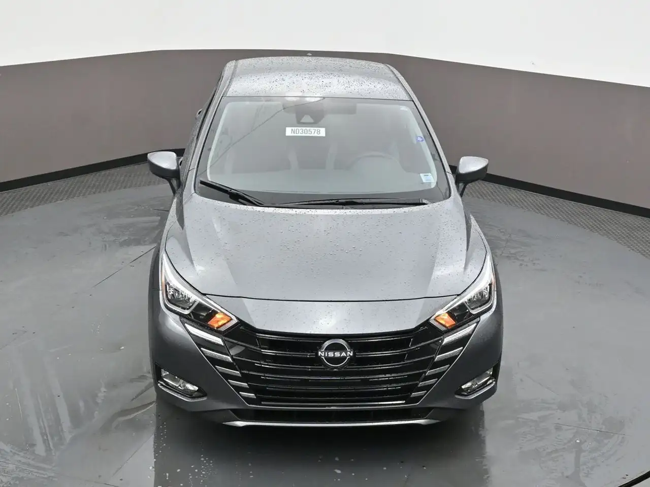 Nissan Versa снимка Nissan Versa