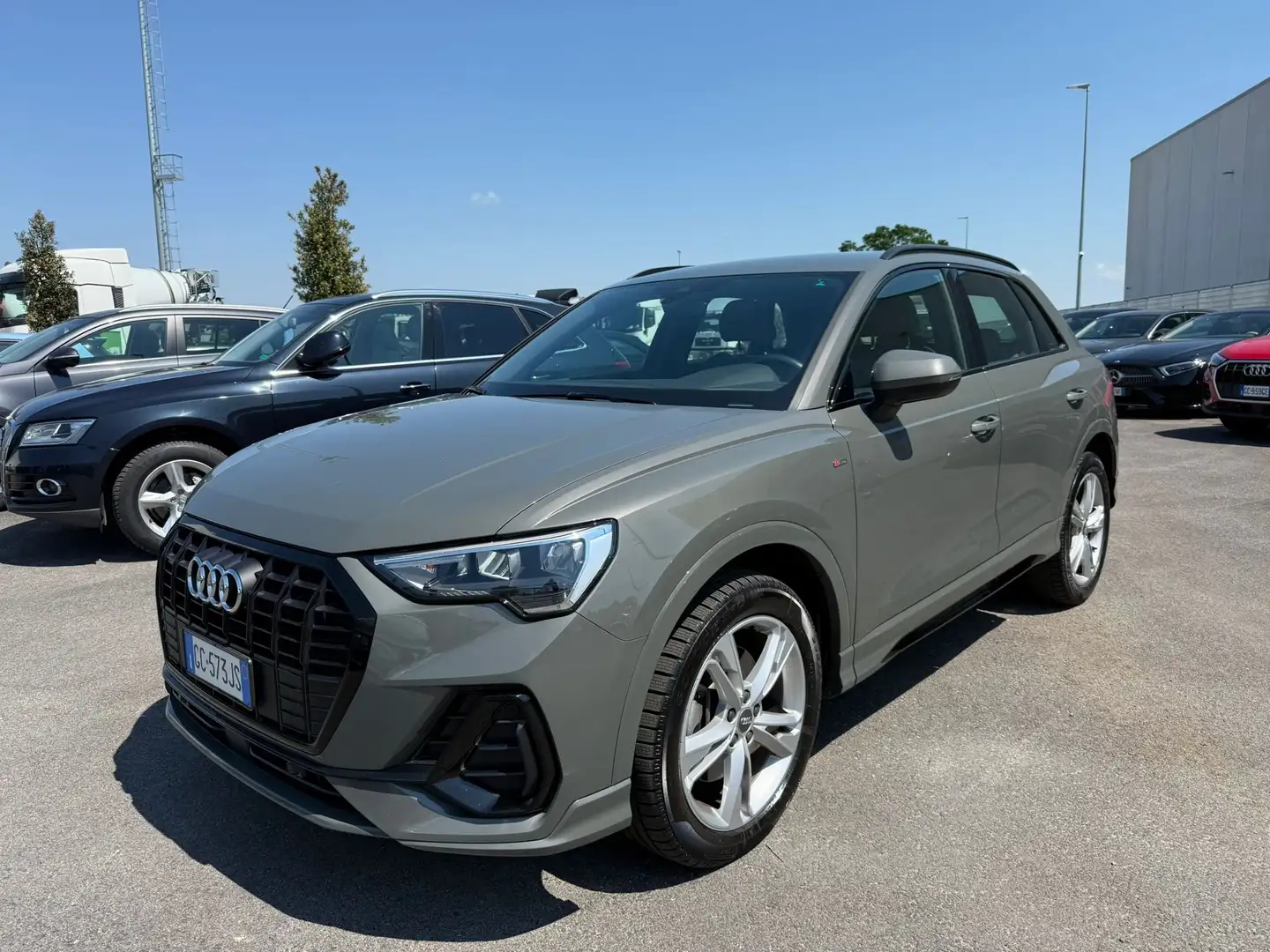 Audi Q3 Q3 40 2.0 TDI S LINE EDITION quattro 190cv Gris - 1