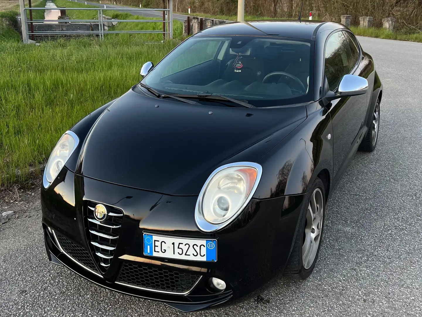 Alfa Romeo MiTo 1.4 m.air Distinctive 105cv per neopatentati Nero - 1