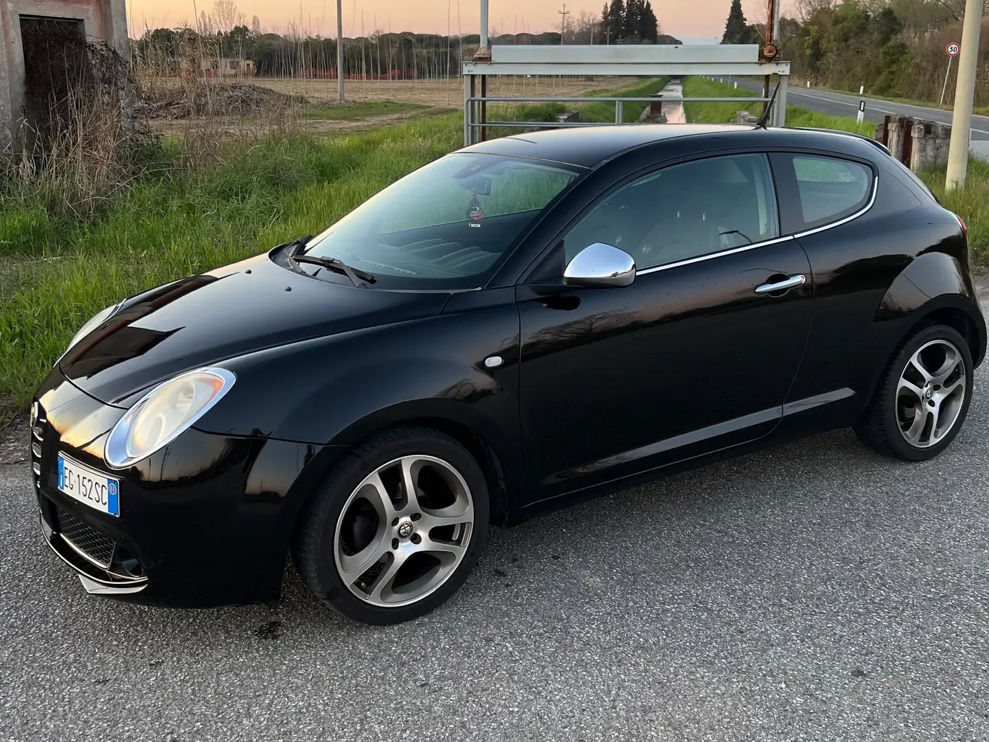 Alfa Romeo MiTo 1.4 m.air Distinctive 105cv per neopatentati Nero - 2