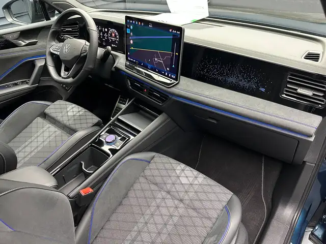 Volkswagen Tiguan view 12