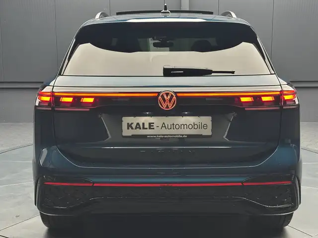 Volkswagen Tiguan view 4