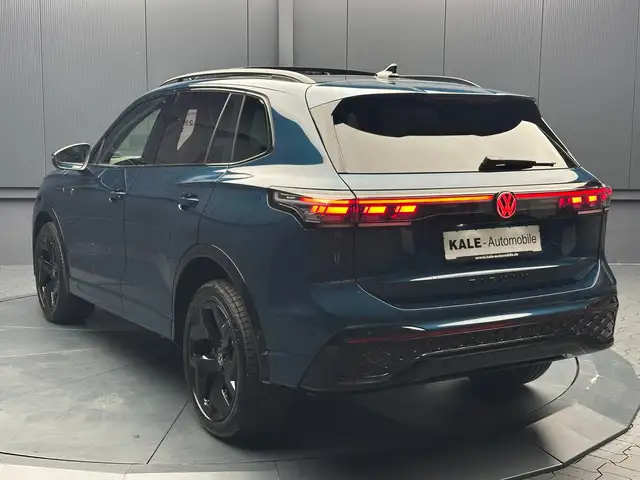 Volkswagen Tiguan view 3
