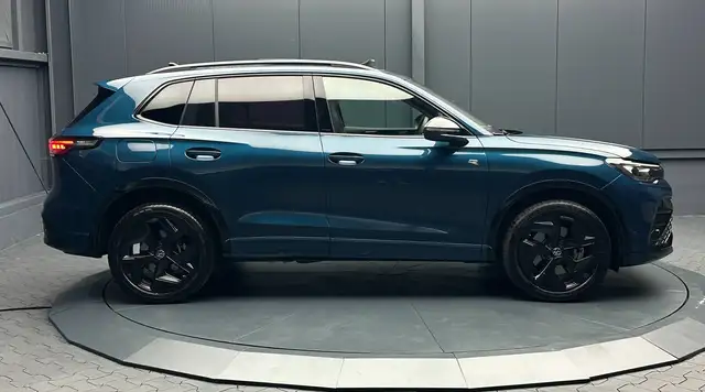 Volkswagen Tiguan view 6