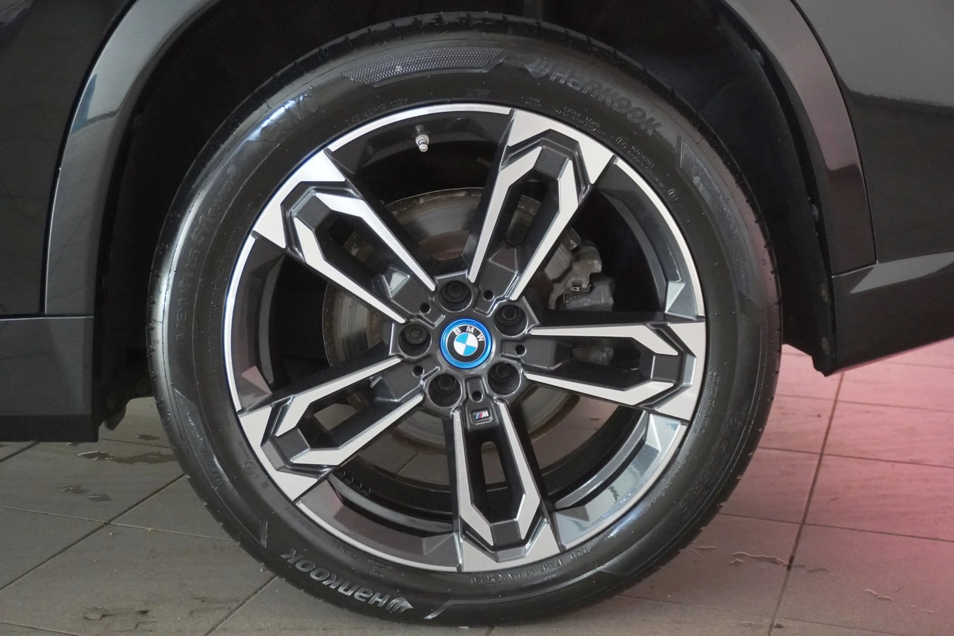 BMW iX1 xDrive30 — photo 4