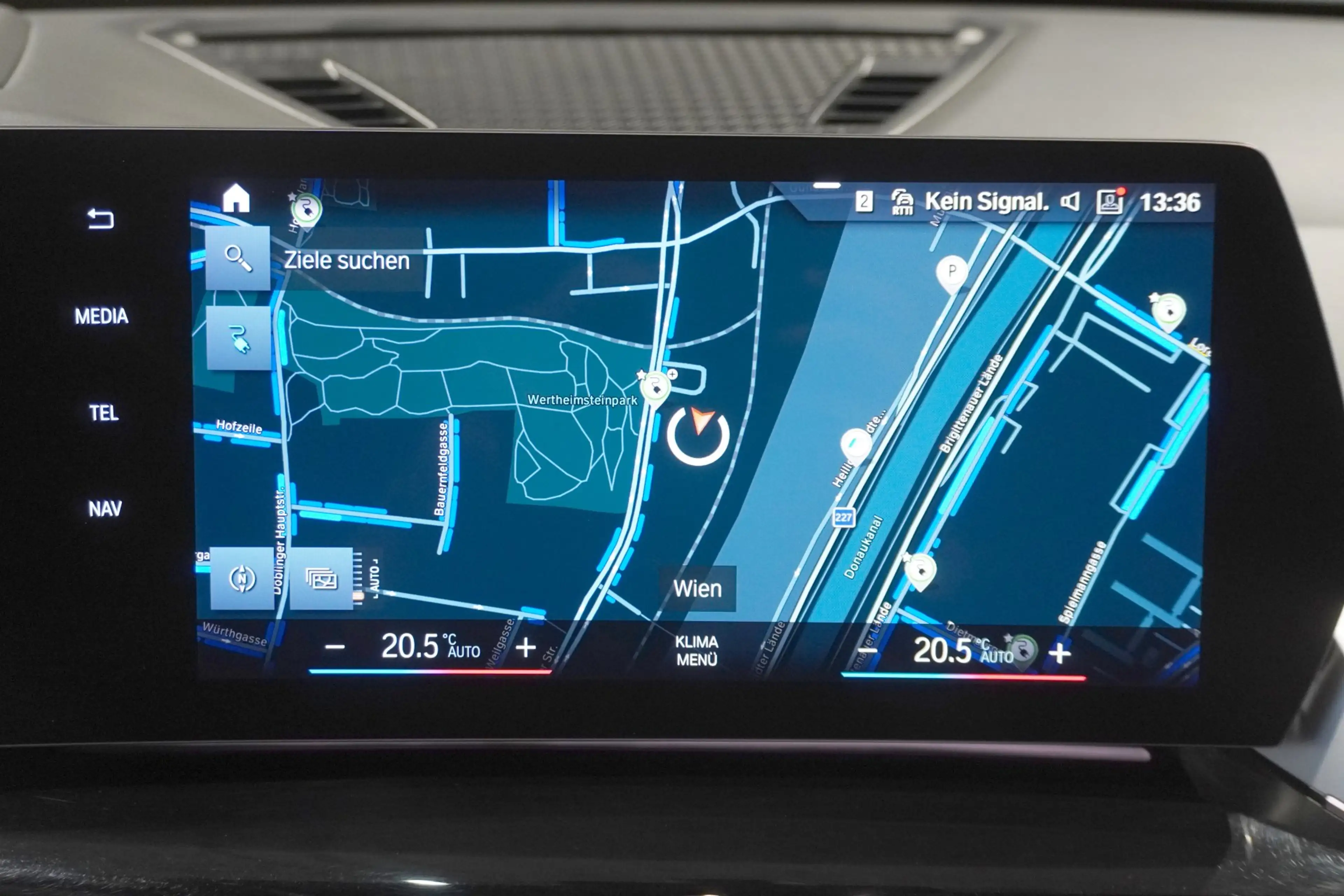 BMW iX1 xDrive30 — photo 13