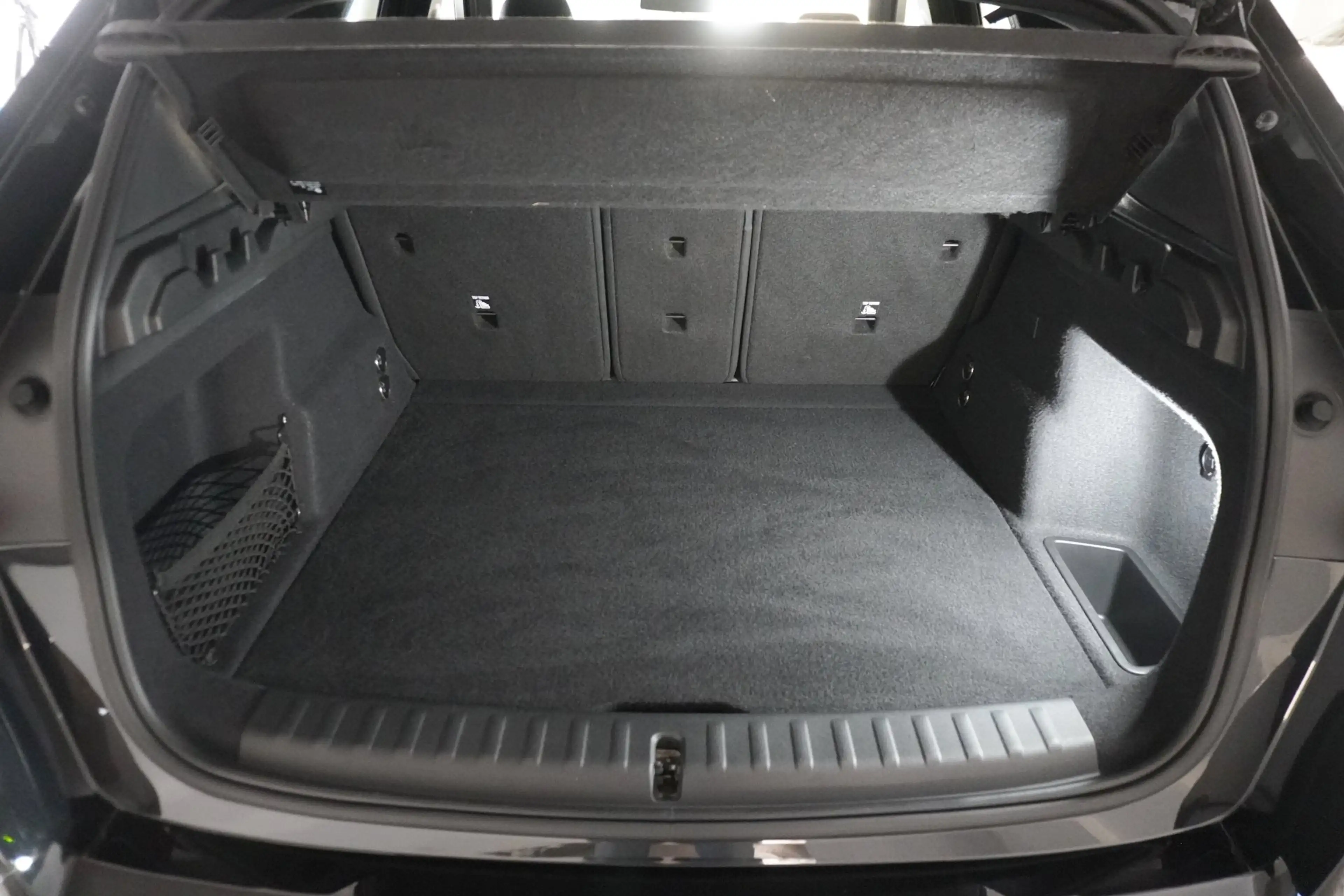 BMW iX1 xDrive30 — photo 3