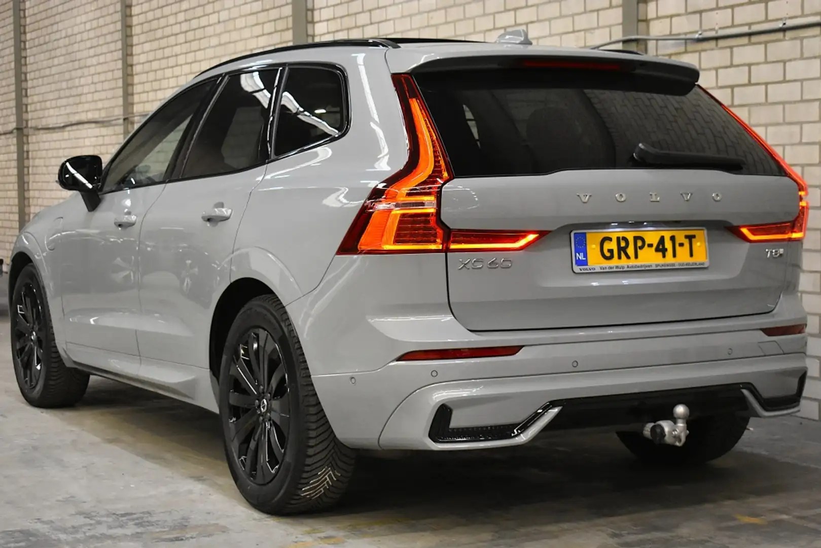 Volvo XC60 T8 455PK AWD Ultra Dark | Trekhaak | Luchtvering | Gris - 2