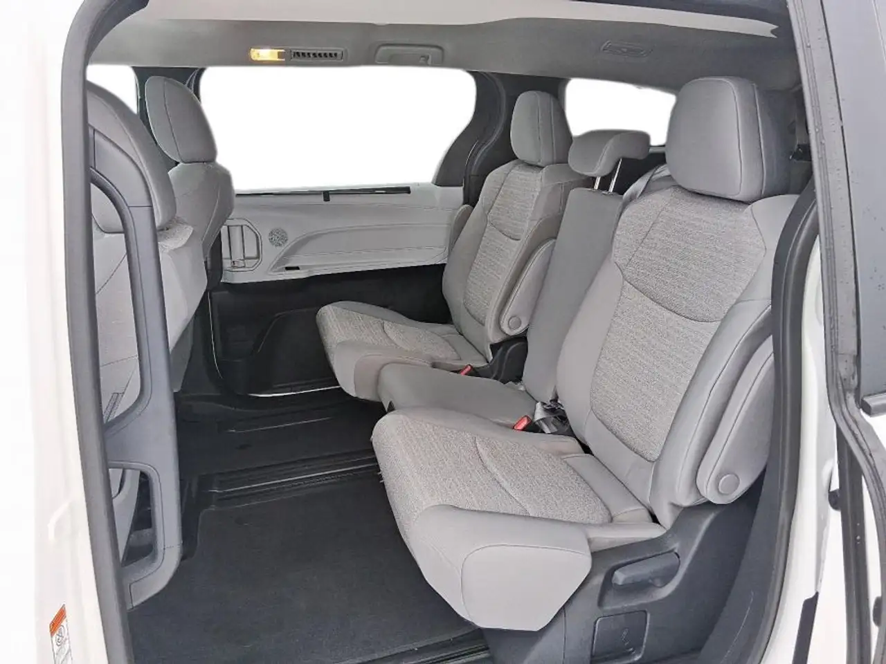 Toyota Sienna снимка Toyota Sienna