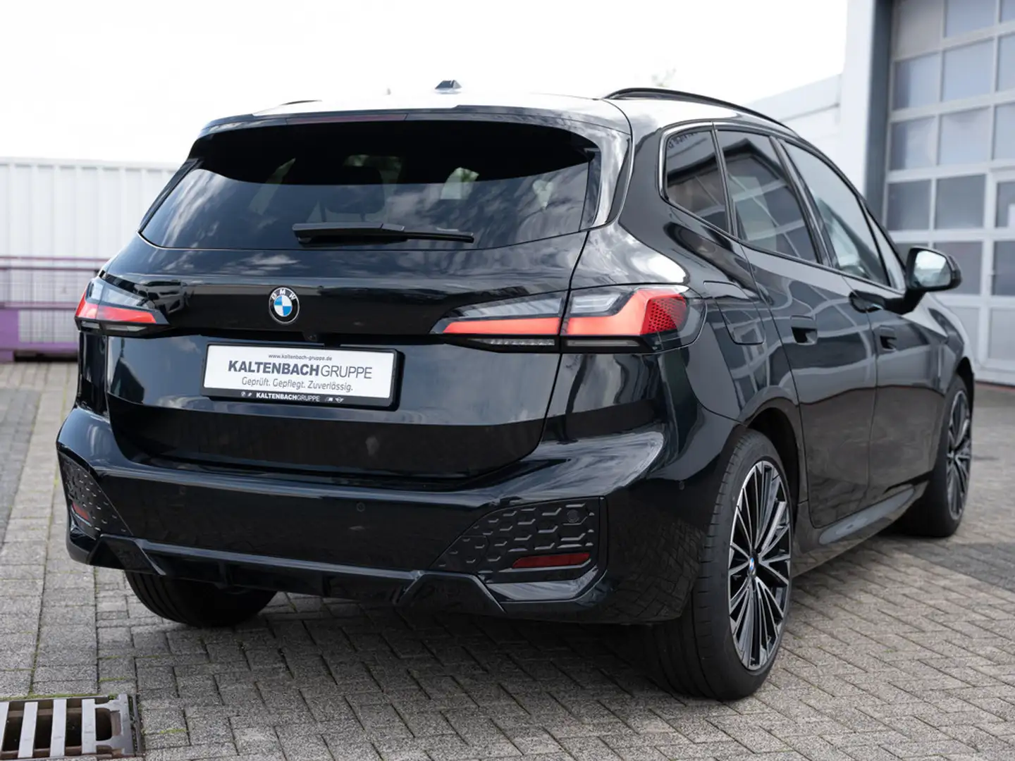BMW 220 Active Tourer M-Sport AHK LED ACC NAVI Schwarz - 2