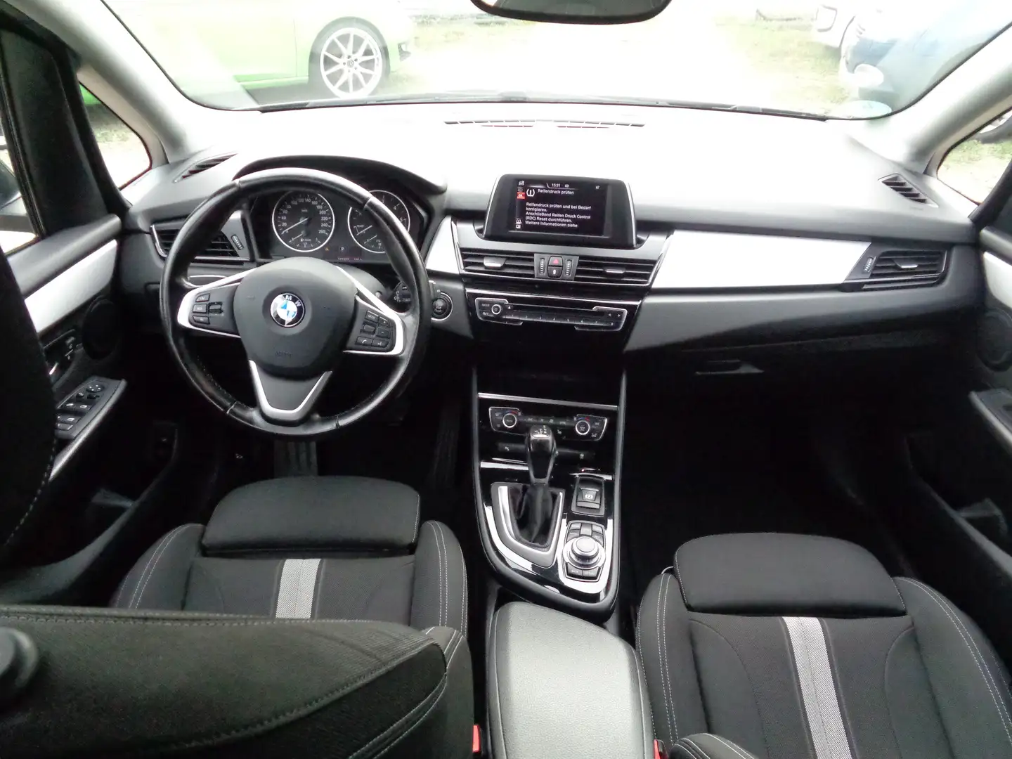 BMW 218 218 d Automatik - Anhängerkupplung Grau - 2
