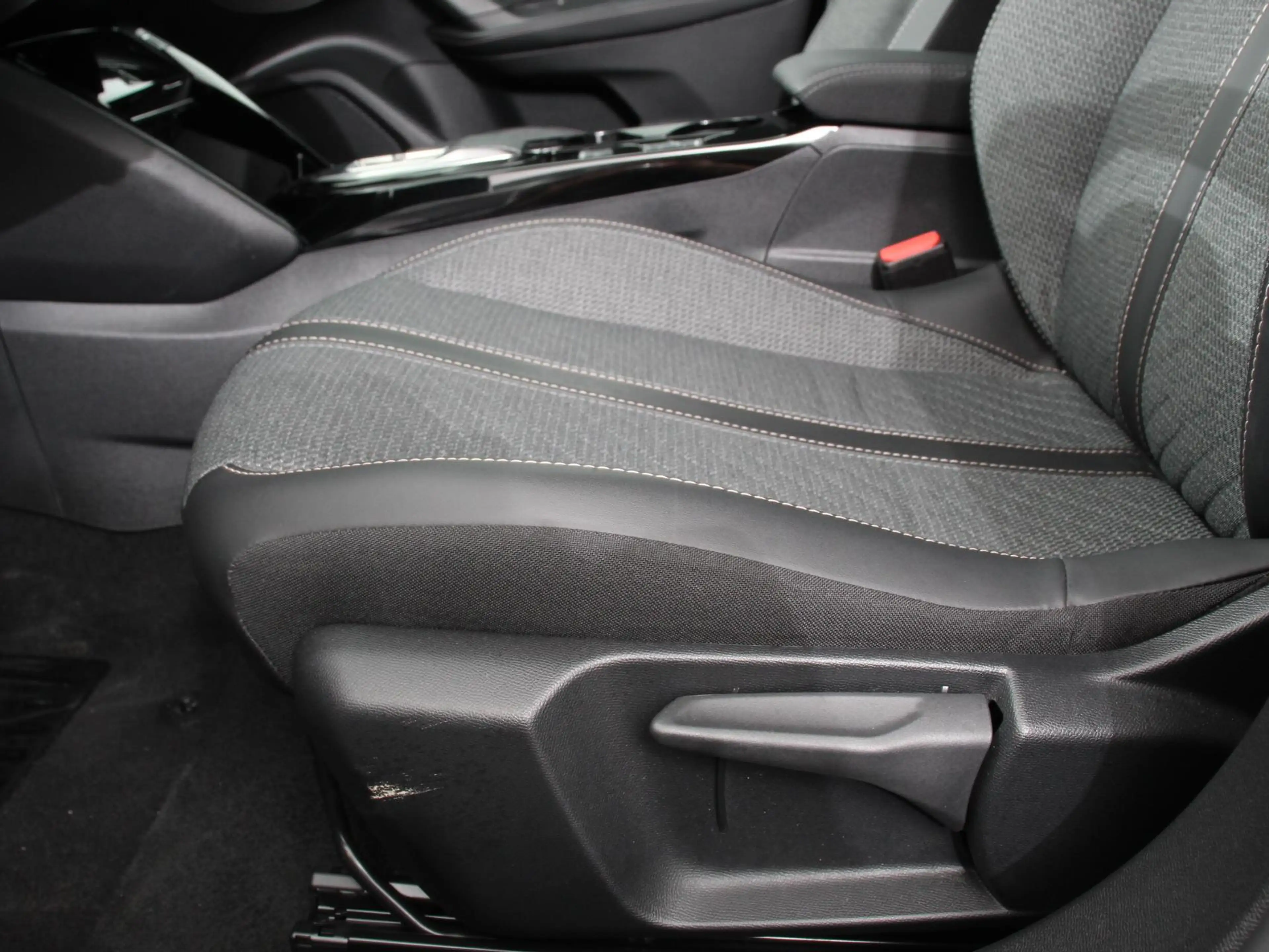 Peugeot e-2008 EV Allure Pack 54 kWh Navigatie Apple Carplay/Andr — photo 9