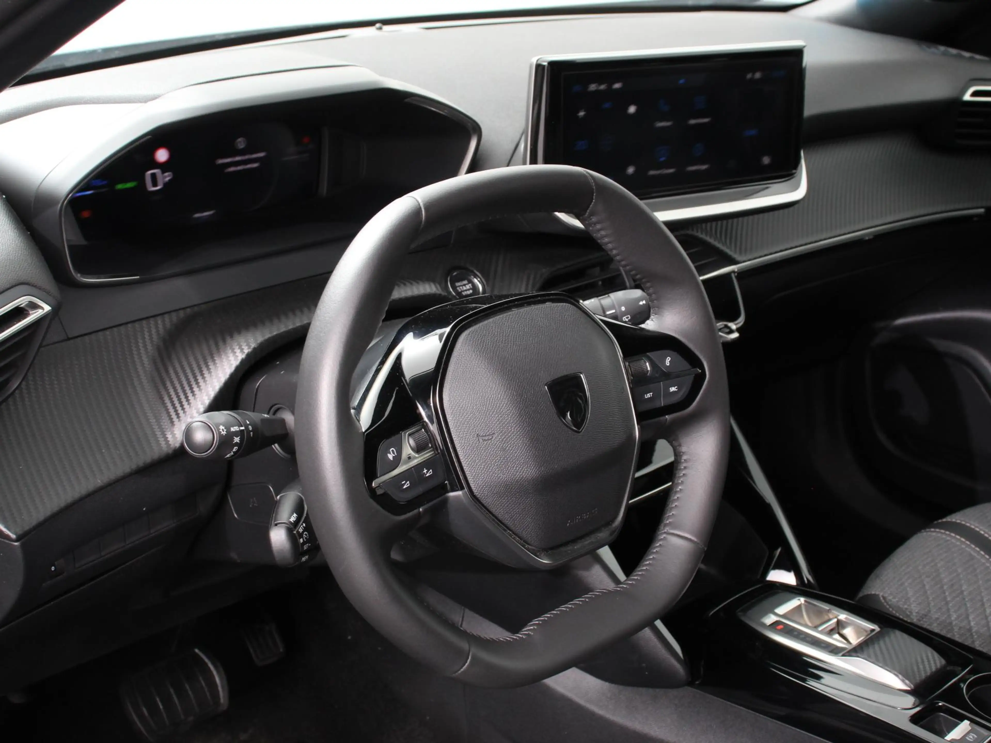 Peugeot e-2008 EV Allure Pack 54 kWh Navigatie Apple Carplay/Andr — photo 2