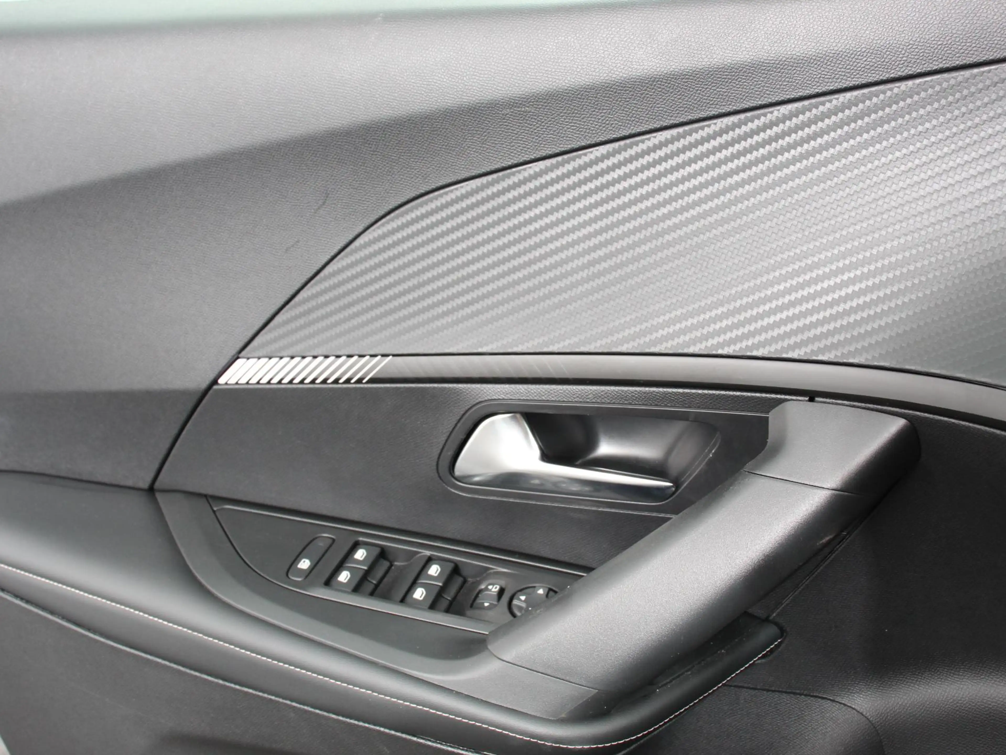 Peugeot e-2008 EV Allure Pack 54 kWh Navigatie Apple Carplay/Andr — photo 8