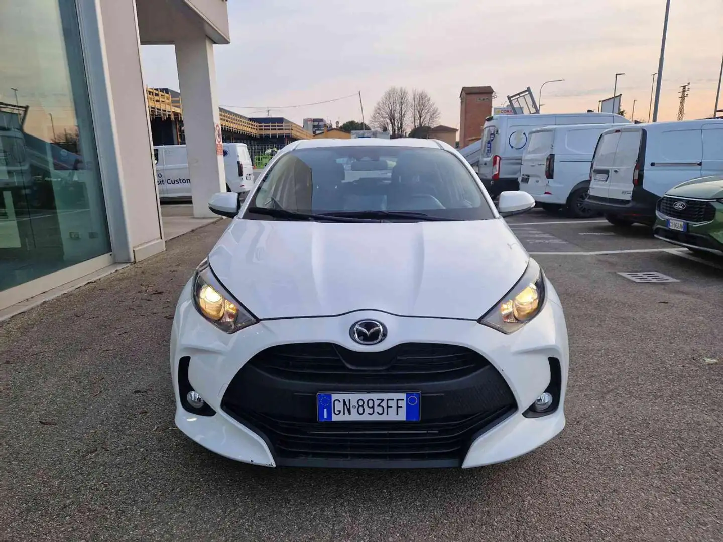 Mazda 2 FULL HYBRID AGILE 116CV Bianco - 2