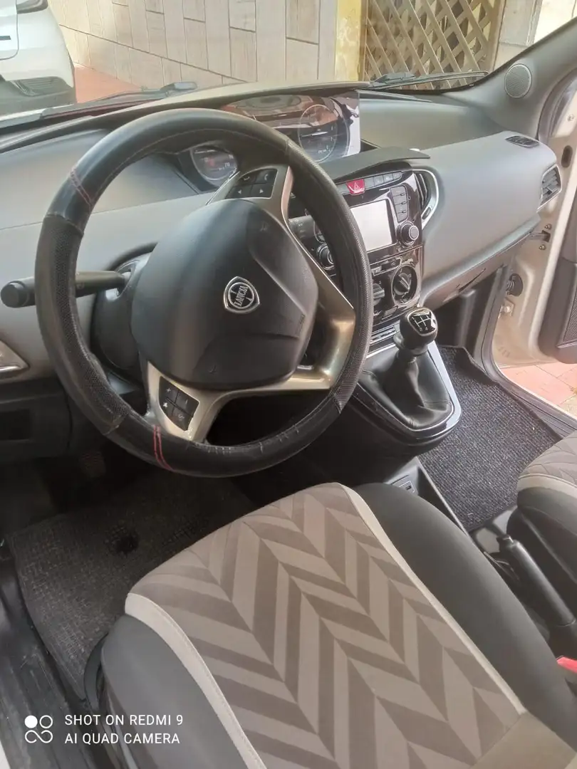 Lancia Y 1.2 8v LS c/airbag - 1