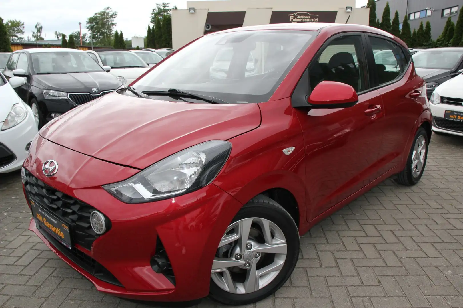 Hyundai i10 Style Automatik Klima/Parkhilfe/Bluetooth Rood - 2