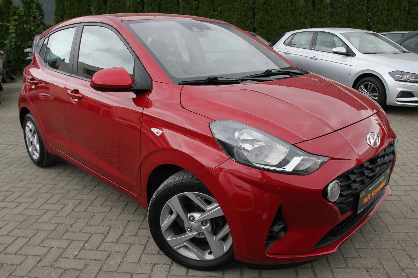 Hyundai i10 Style Automatik Klima/Parkhilfe/Bluetooth Rood - 1