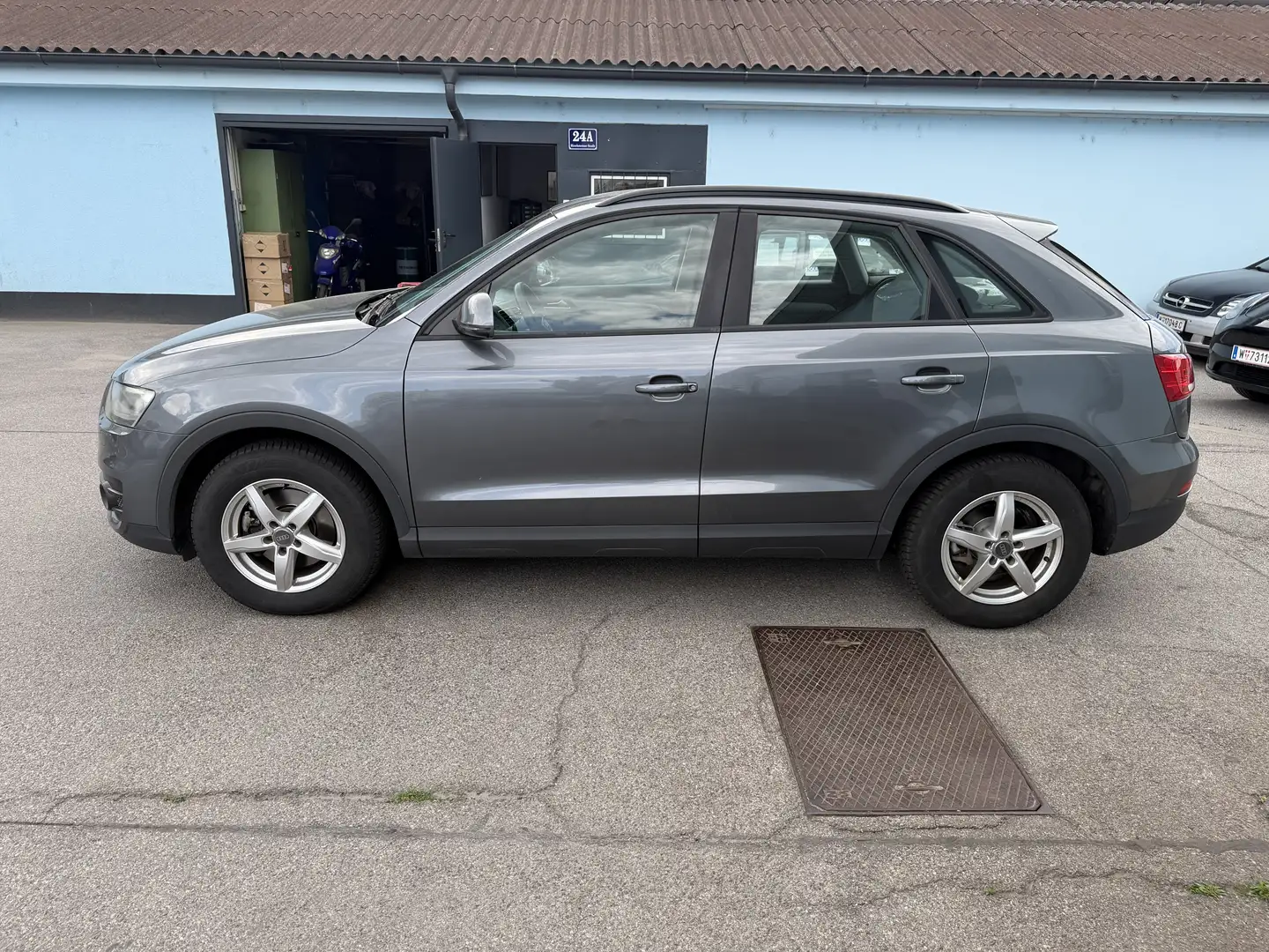 Audi Q3 2,0 TDI Style DPF Grau - 2