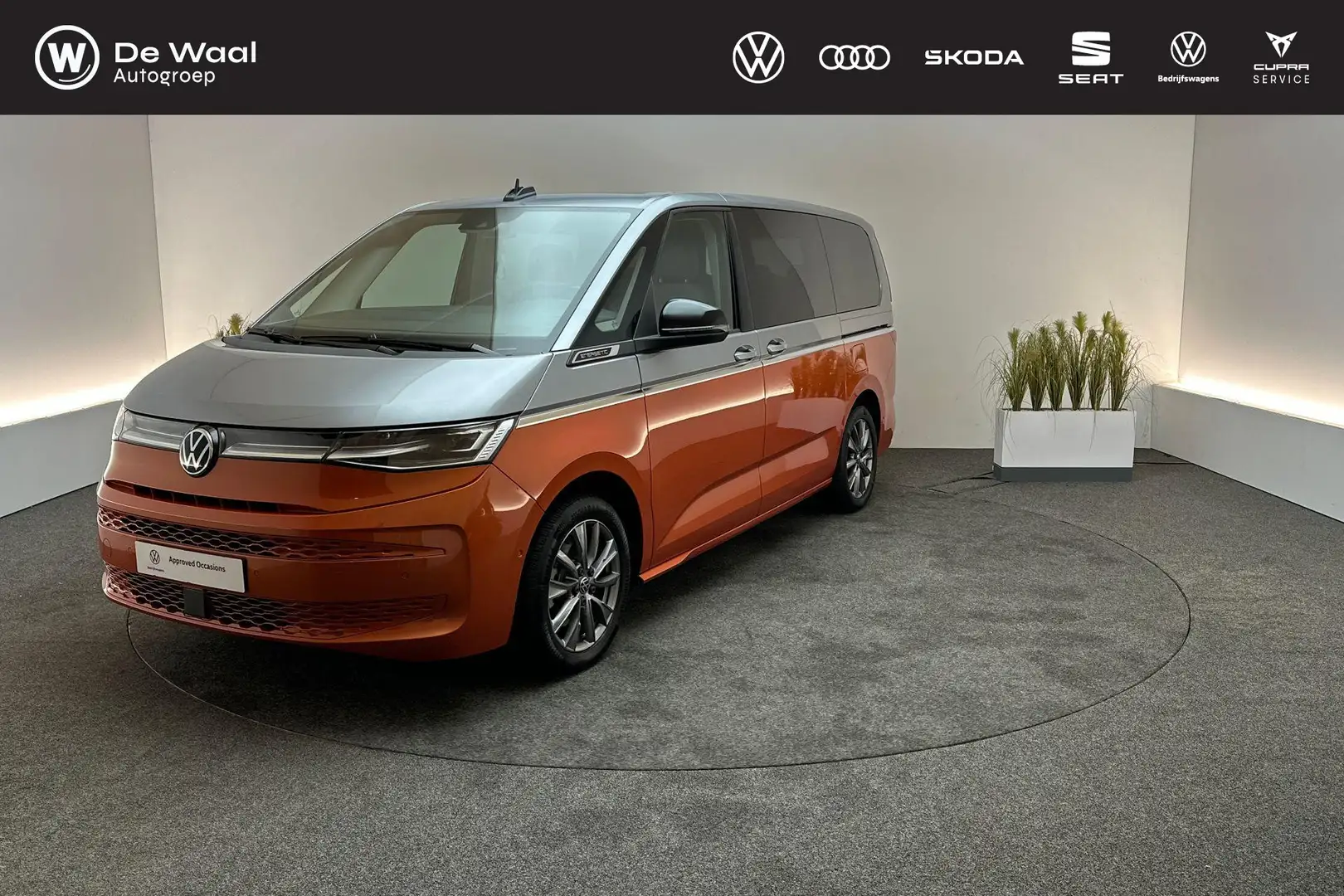 Volkswagen T7 Multivan 1.4 218pk DSG eHybrid L2H1 Energetic | Panoramadak Orange - 1