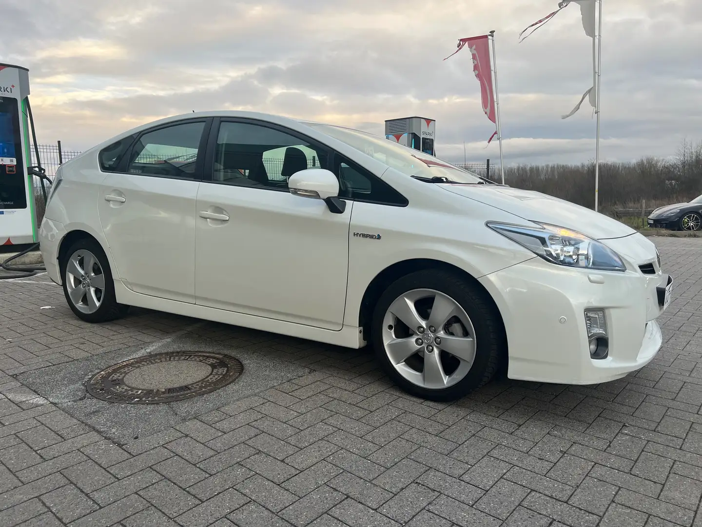 Toyota Prius Prius Hybrid 1.8i VVT-i Sol Weiß - 2
