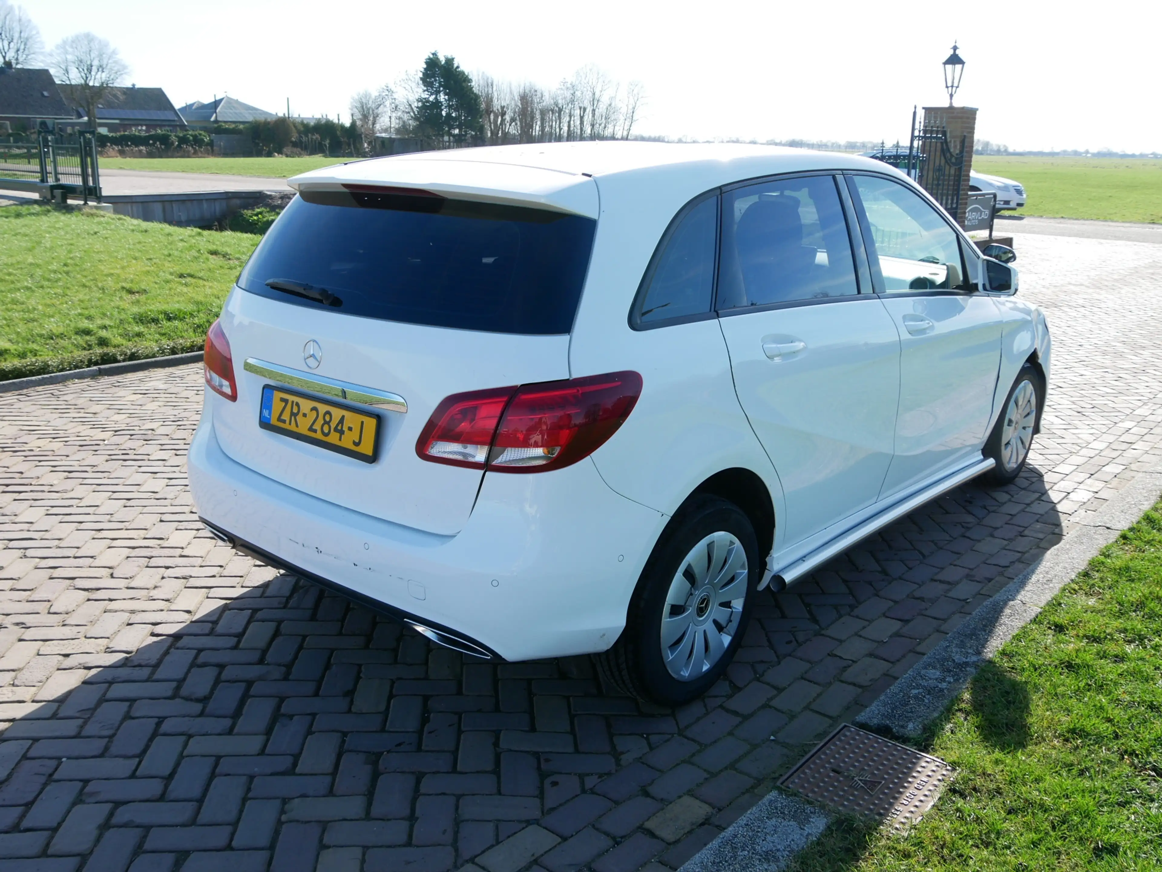 Mercedes-Benz B 220 d Ambition AUT ** EX POLICE MARGE CAR ** — photo 6