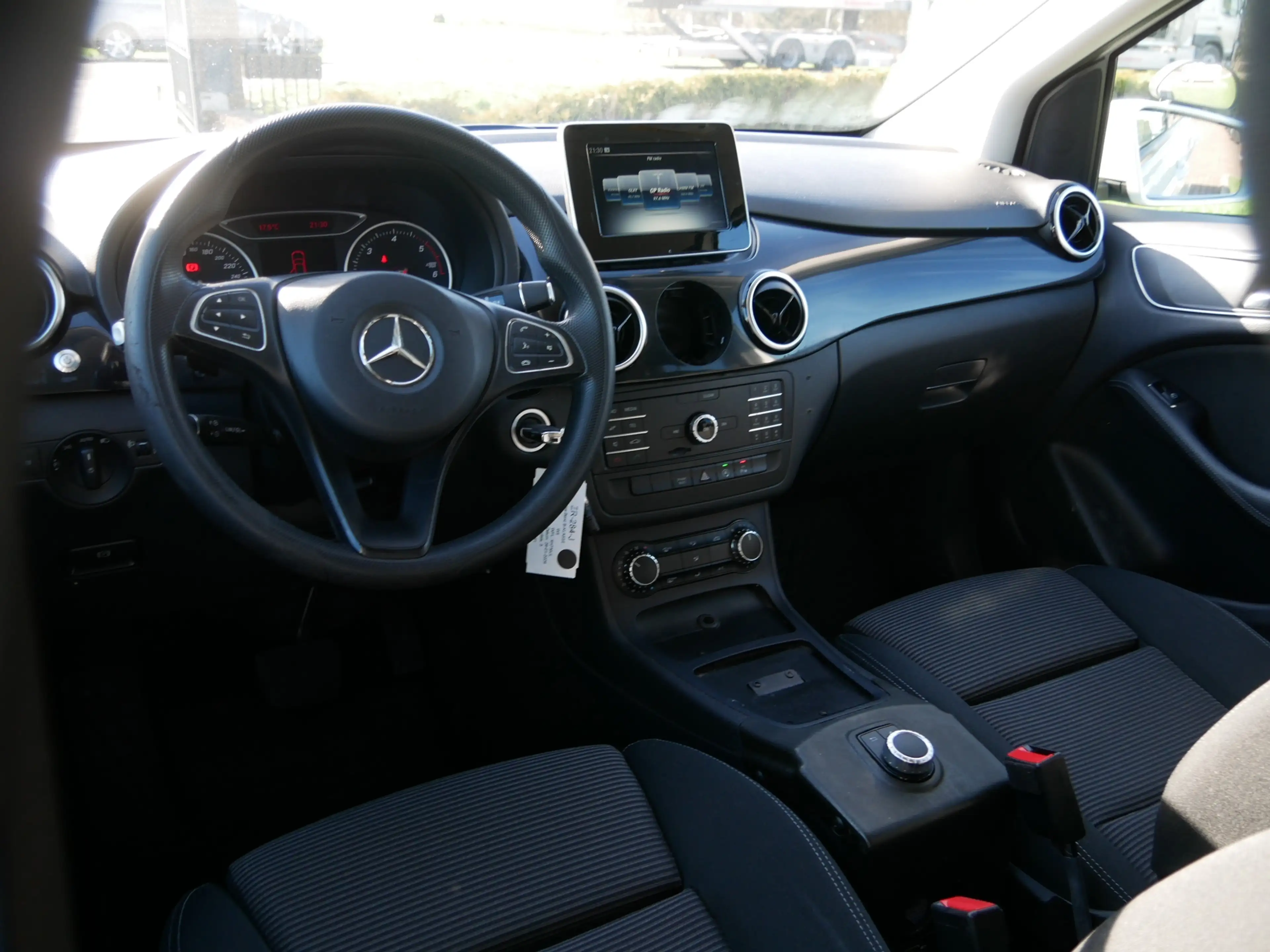 Mercedes-Benz B 220 d Ambition AUT ** EX POLICE MARGE CAR ** — photo 12