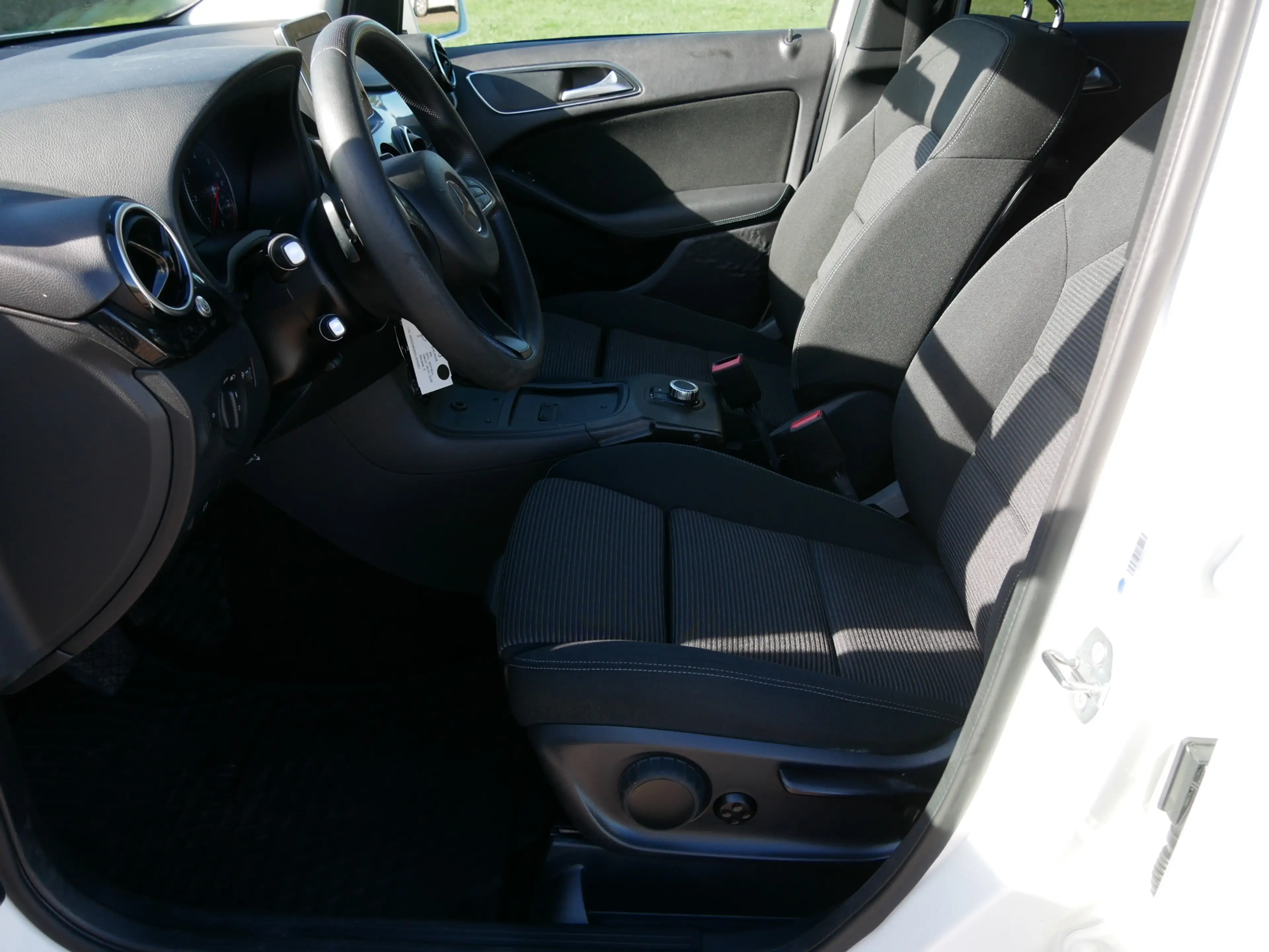 Mercedes-Benz B 220 d Ambition AUT ** EX POLICE MARGE CAR ** — photo 13