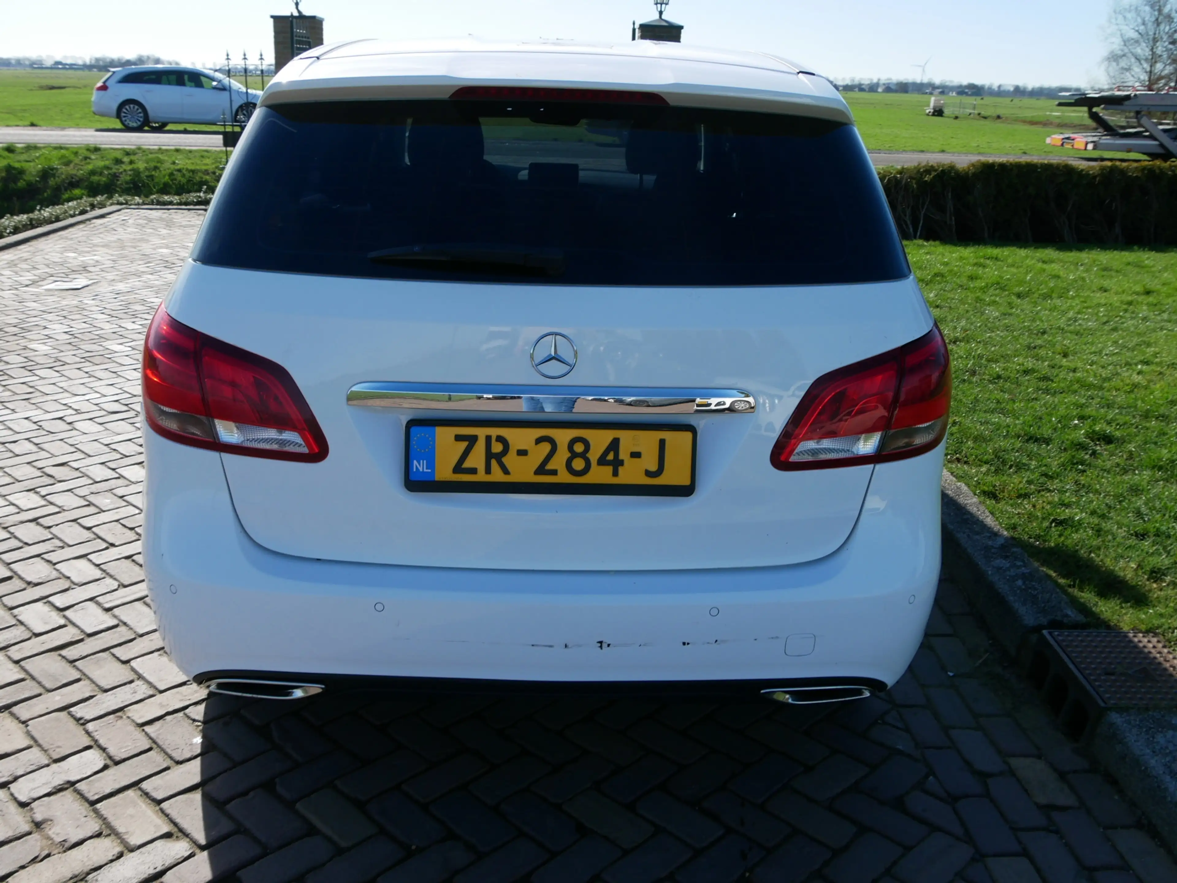 Mercedes-Benz B 220 d Ambition AUT ** EX POLICE MARGE CAR ** — photo 7