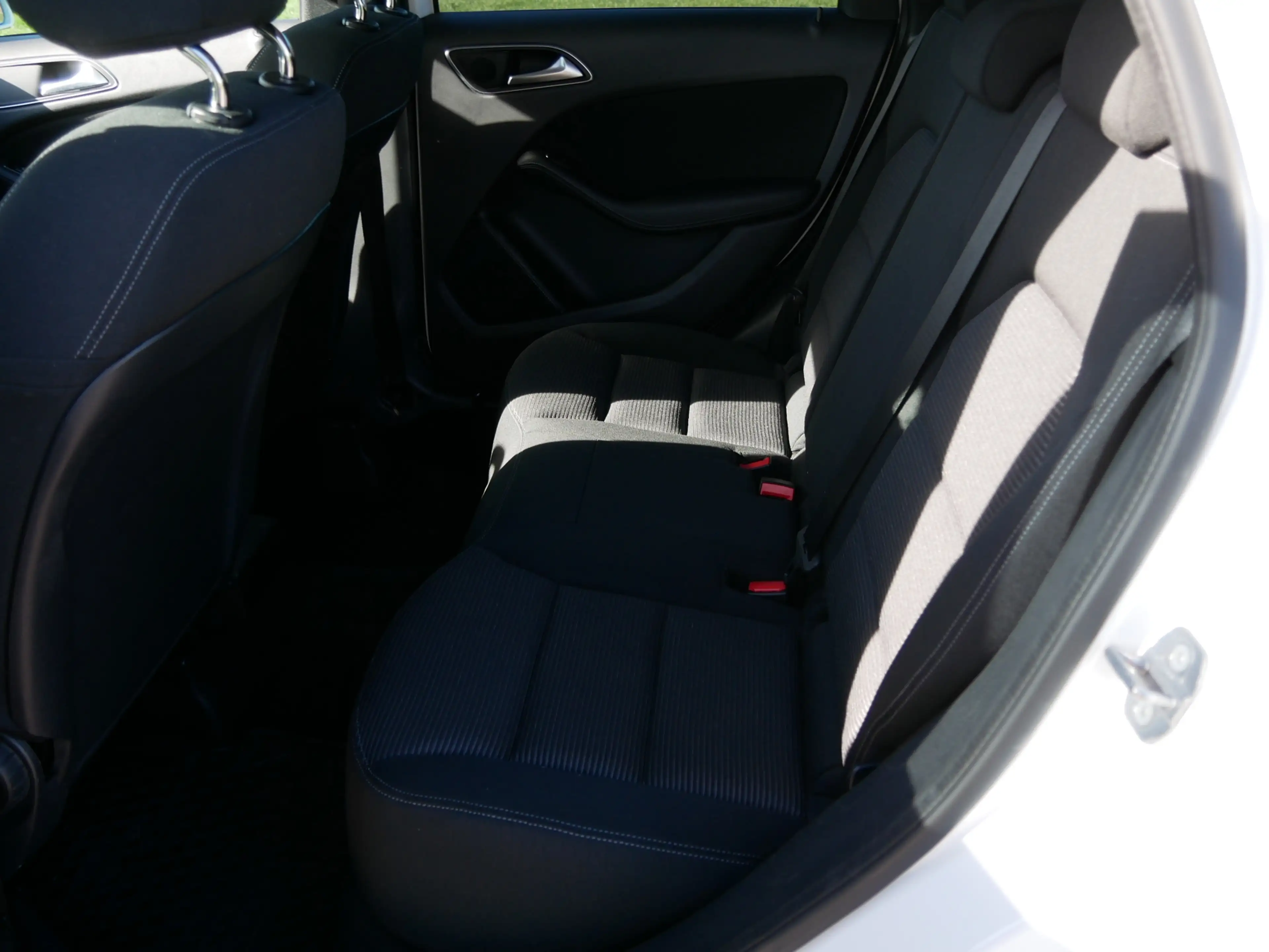 Mercedes-Benz B 220 d Ambition AUT ** EX POLICE MARGE CAR ** — photo 11