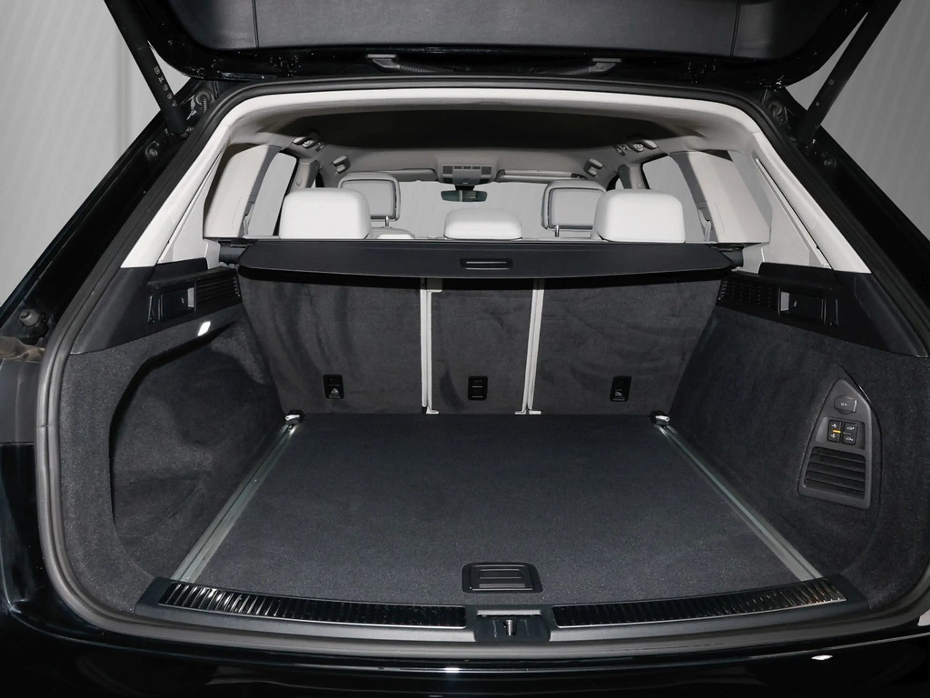 Volkswagen Touareg 3.0 TDI Elegance 4Mo AHK/RFK/Leder — photo 6