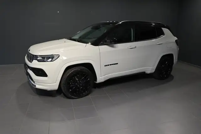 Jeep Compass 1.3 xe4 S NAVI/LED/SHZ/E.SITZE VO/KAMERA