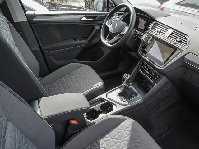 Volkswagen Tiguan view 5