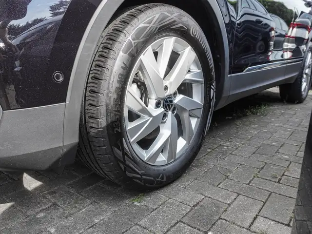 Volkswagen Tiguan view 4