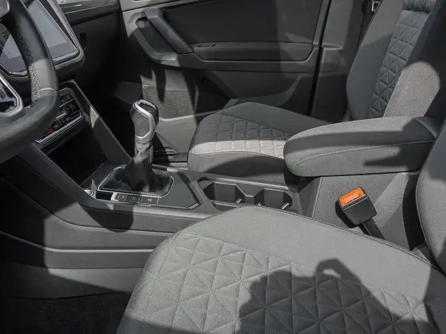Volkswagen Tiguan view 13