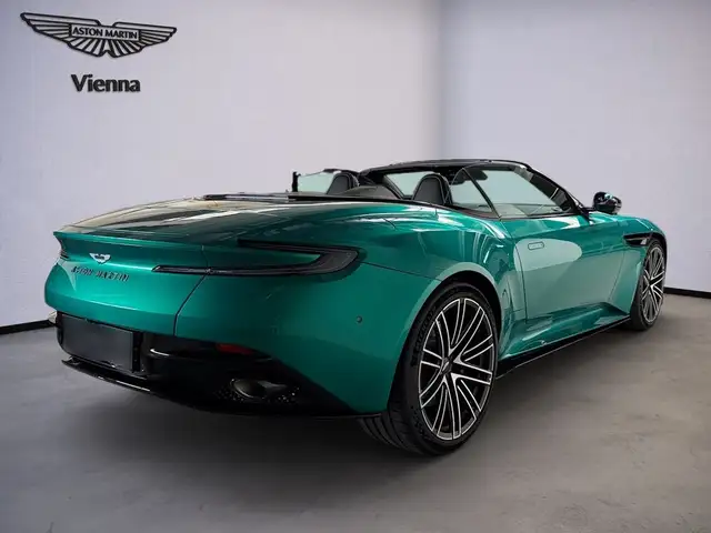 Aston Martin DB12 Volante | Podium Green | Black Pack Ansicht 3